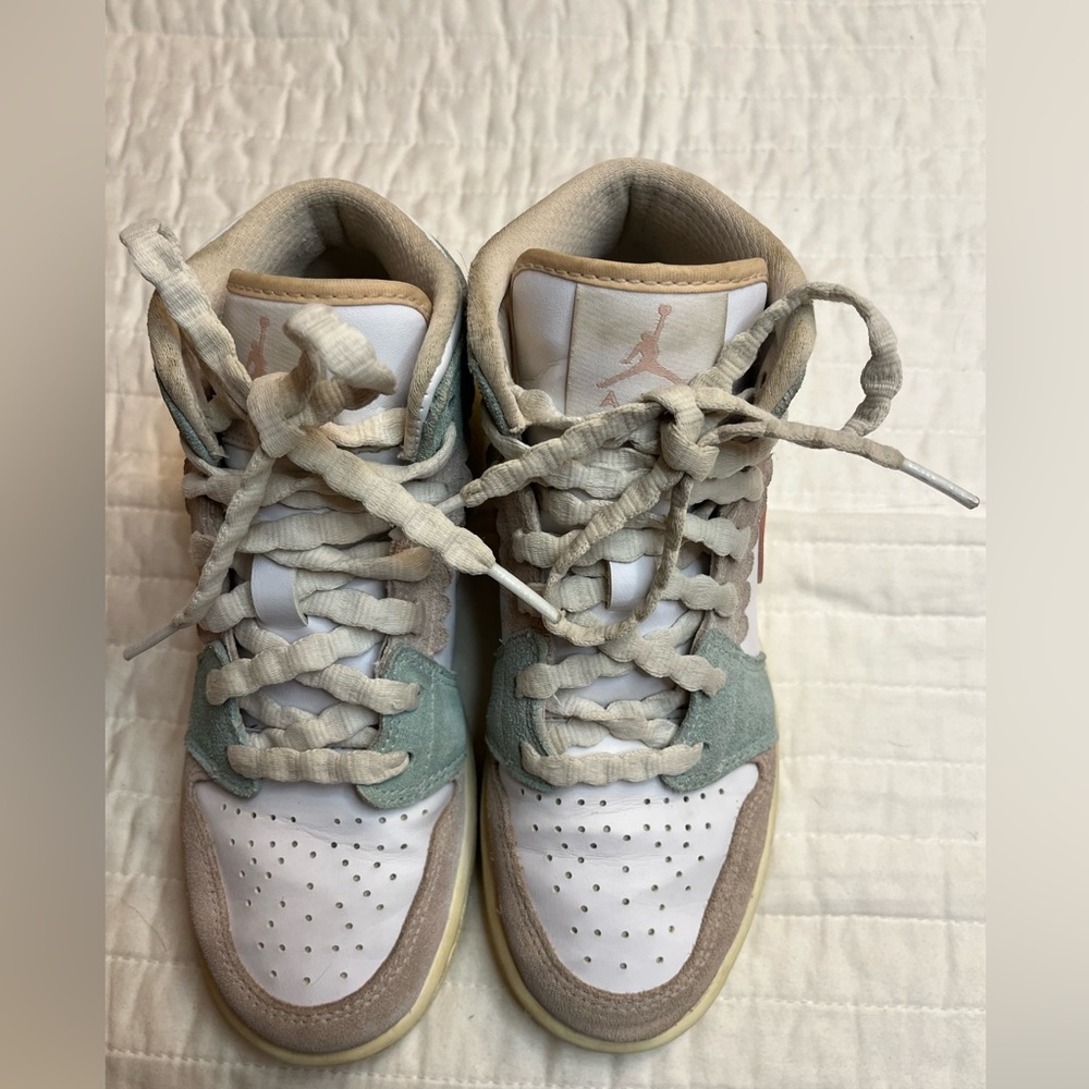 Nike Air Jordan 1 Mid SE Pink and blue